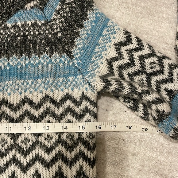 A classic from Ricki’s  long zippered sweater with collar. - Picture 6 of 8